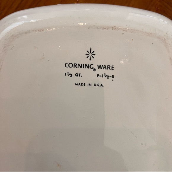 Vintage corningware white w/blue cornflowers 1 1/2 quart baking dish w/glass lid - Picture 7 of 10